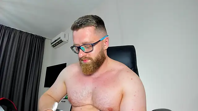 Pokazy przed kamerką – Findom_guy