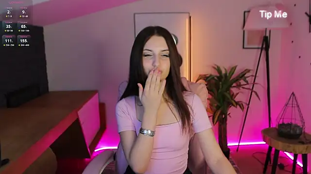 Kira_Moonnn's Live XXX Chat