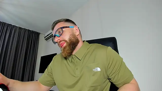 Findom_guy Show in webcam
