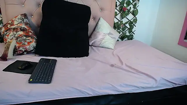 Chatroom XXX en direct de LucyCute_1