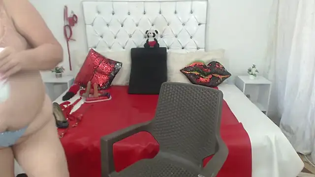 Chat +18 de Sweetbigcatt ao vivo