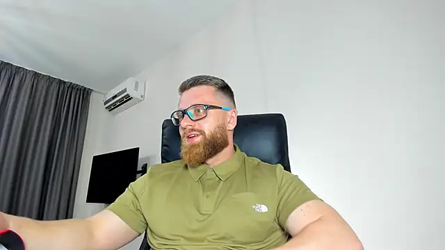 Show modela Findom_guy na web-kameri