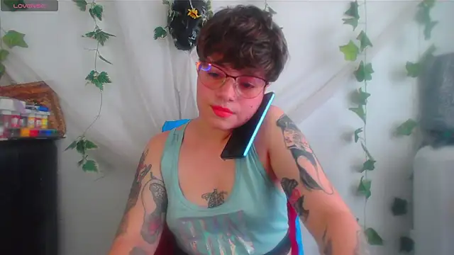 Mitsuha_gate Chat XXX in diretta