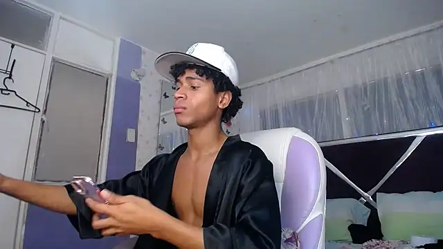 Santy_bigcock_01 – Kamerová šou