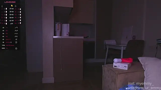 XXX chat uživo modela My_Emmy