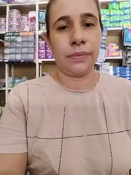 MIA-LARIOS' Live XXX Chat