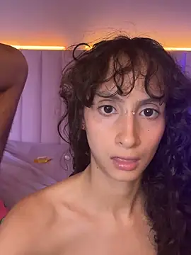 abrilandjulian Adlı Modelin Canlı XXX Sohbeti