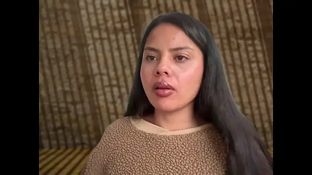 Chat +18 de naughty__alexia ao vivo