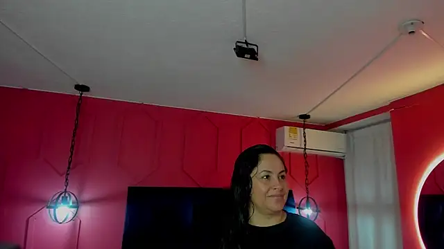 Chatroom XXX en direct de hanny_milf