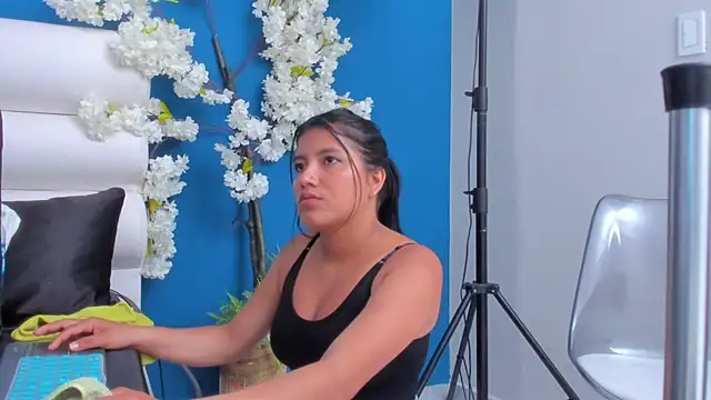 letty_straus Adlı Modelin Canlı XXX Sohbeti