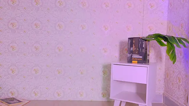 عرض كام Mikavelvet08