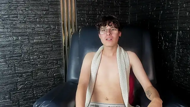 Krown_noxn Webbikameraesitys