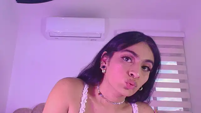 Malaia_thompson_ webkamerás műsora