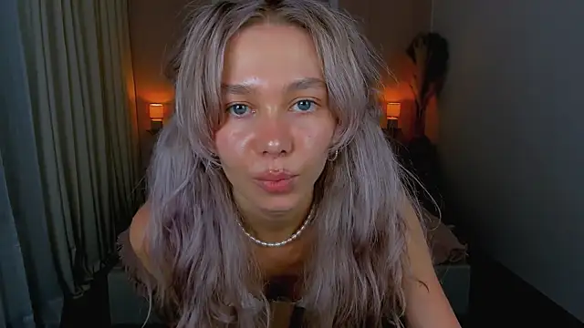LuluAlis' Live XXX Chat