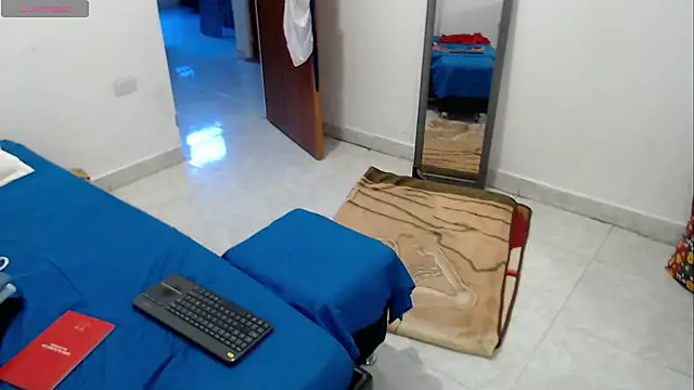 XXX chat uživo modela LAURA_Foxht