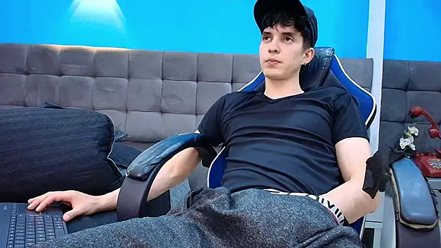 Jheampiiero Adlı Modelin Canlı XXX Sohbeti