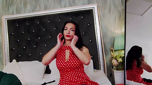 GraceMontclaire's Live XXX Chat