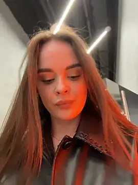KristiRich Adlı Modelin Canlı XXX Sohbeti