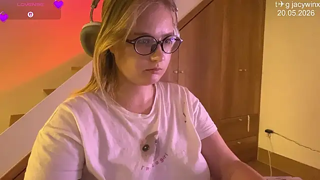 JacyWinslat Adlı Modelin Canlı XXX Sohbeti