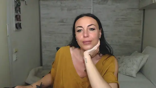 CloveLove Chat XXX in diretta