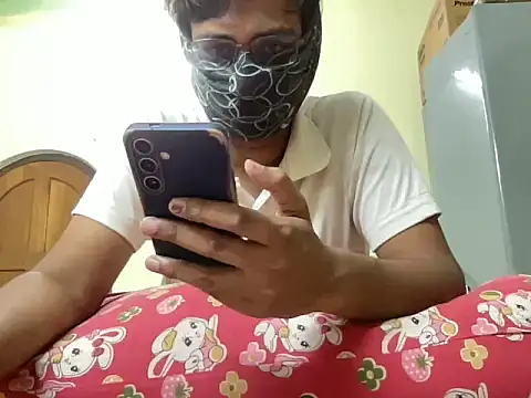 Slave_Aryan webkamerás műsora