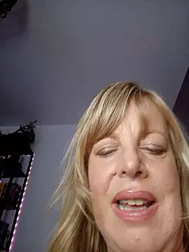 Show modela msjuicylucy1982 na web-kameri