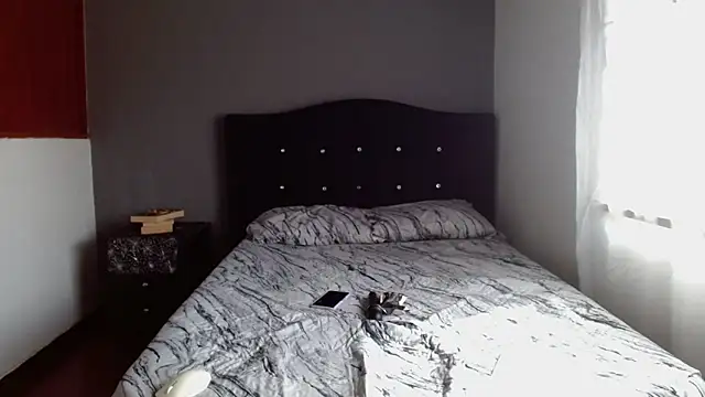 Emilia_1995's Live XXX Chat