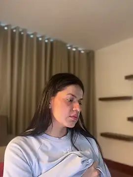 Zandrina Adlı Modelin Canlı XXX Sohbeti