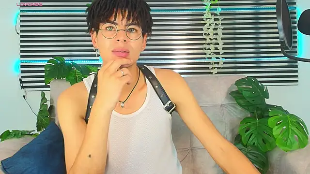 XXX chat uživo modela ThiiagoSaeenz