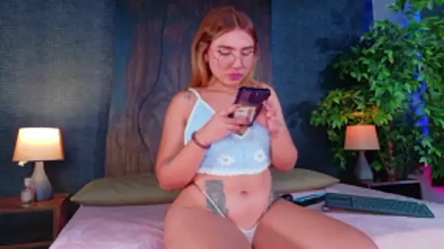 miia_stonne Adlı Modelin Canlı XXX Sohbeti