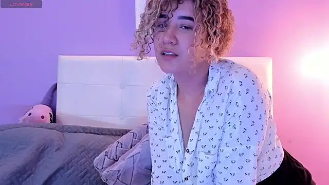 Charlotte11-11's Live XXX Chat