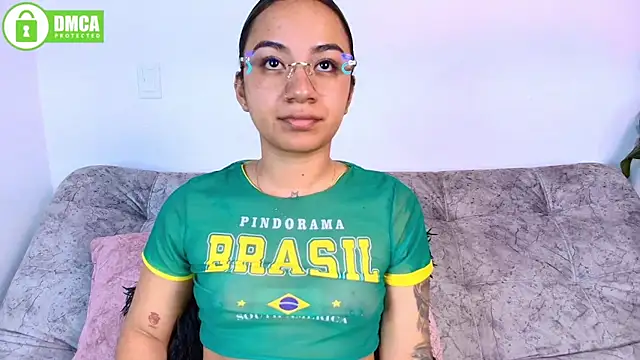 Jules_n_Gia Live XXX-Chat