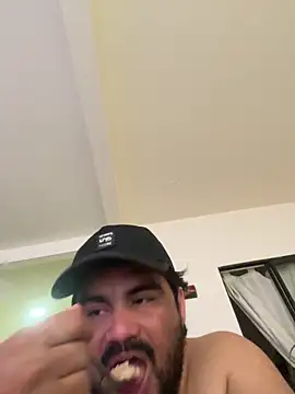 MichaelBear_21 Show in webcam
