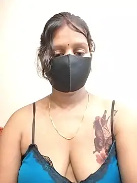 Nakedgirl07 élő XXX-chatje