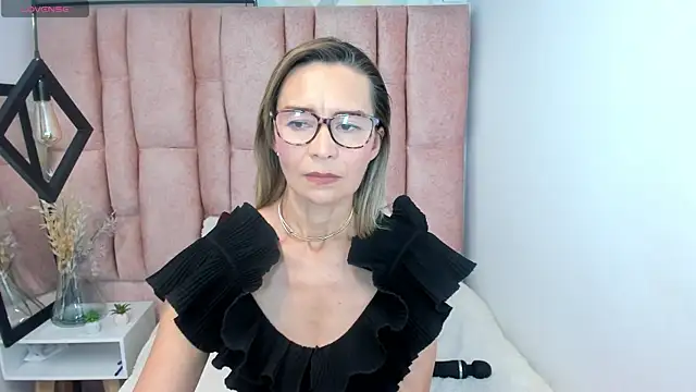 Issa_Milf__: απευθείας συνομιλία ΧΧΧ