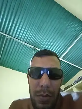 UnreadyChutzpa live XXX chat