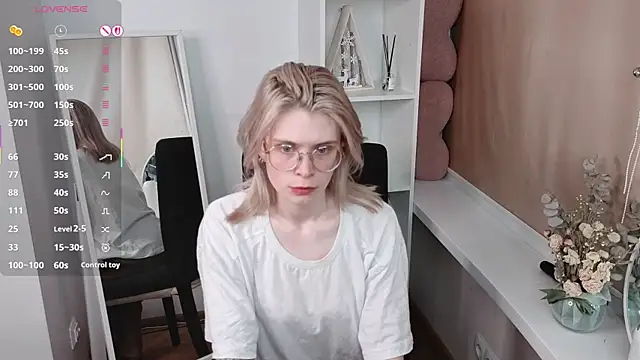 دردشة MarikoHashimoto الجنسية المباشرة