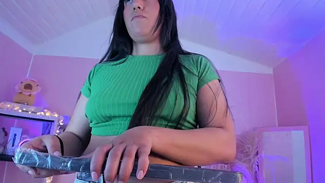 Emily_Roussee 即時 XXX 聊天