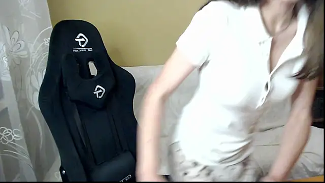 Chat +18 de Effy__Stoner ao vivo