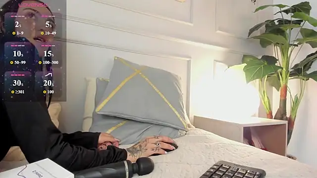 ZoeBm__'s Live XXX Chat