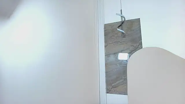 XXX chat uživo modela TONY_FOXX1