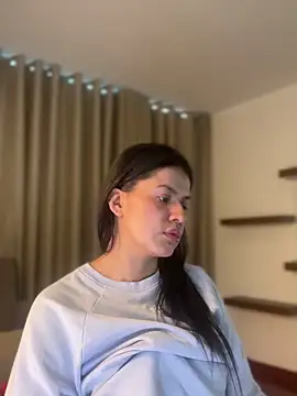Zandrina Adlı Modelin Canlı XXX Sohbeti