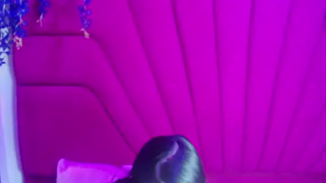 Aurora_18 Adlı Modelin Canlı XXX Sohbeti