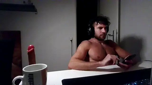 Show modela alpha-hunk na web-kameri