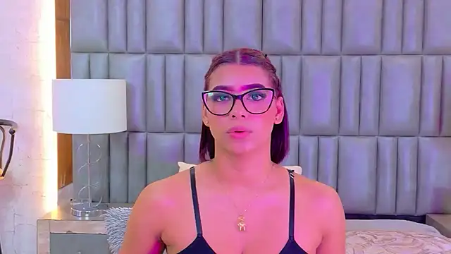 Chat +18 de TiaraRosse ao vivo
