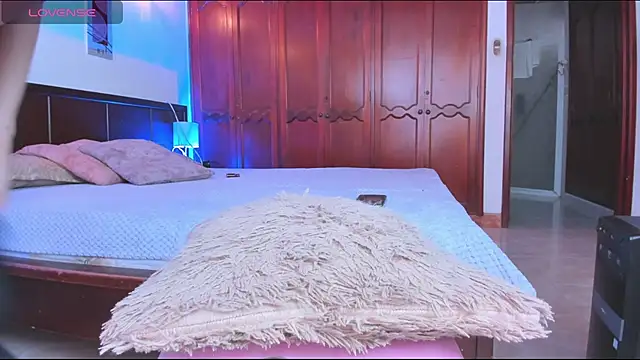 Shantal_777 Webcam Show