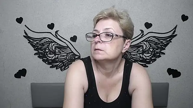 EmiliaGree's Live XXX Chat