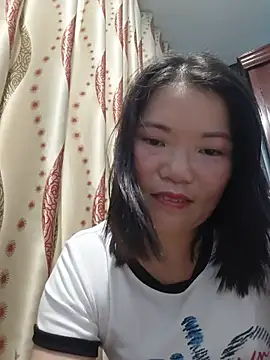 -Trici- Pertunjukan Webcam