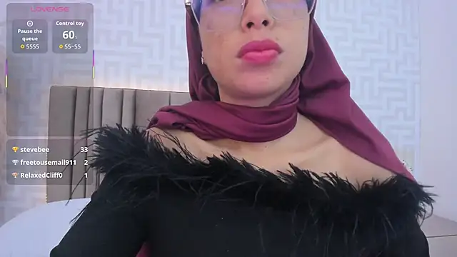 naishaa_'s Webcam Show