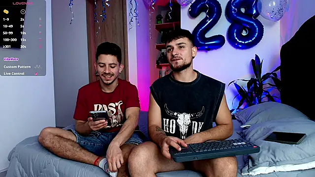Two_sinzXX's Webcam Show